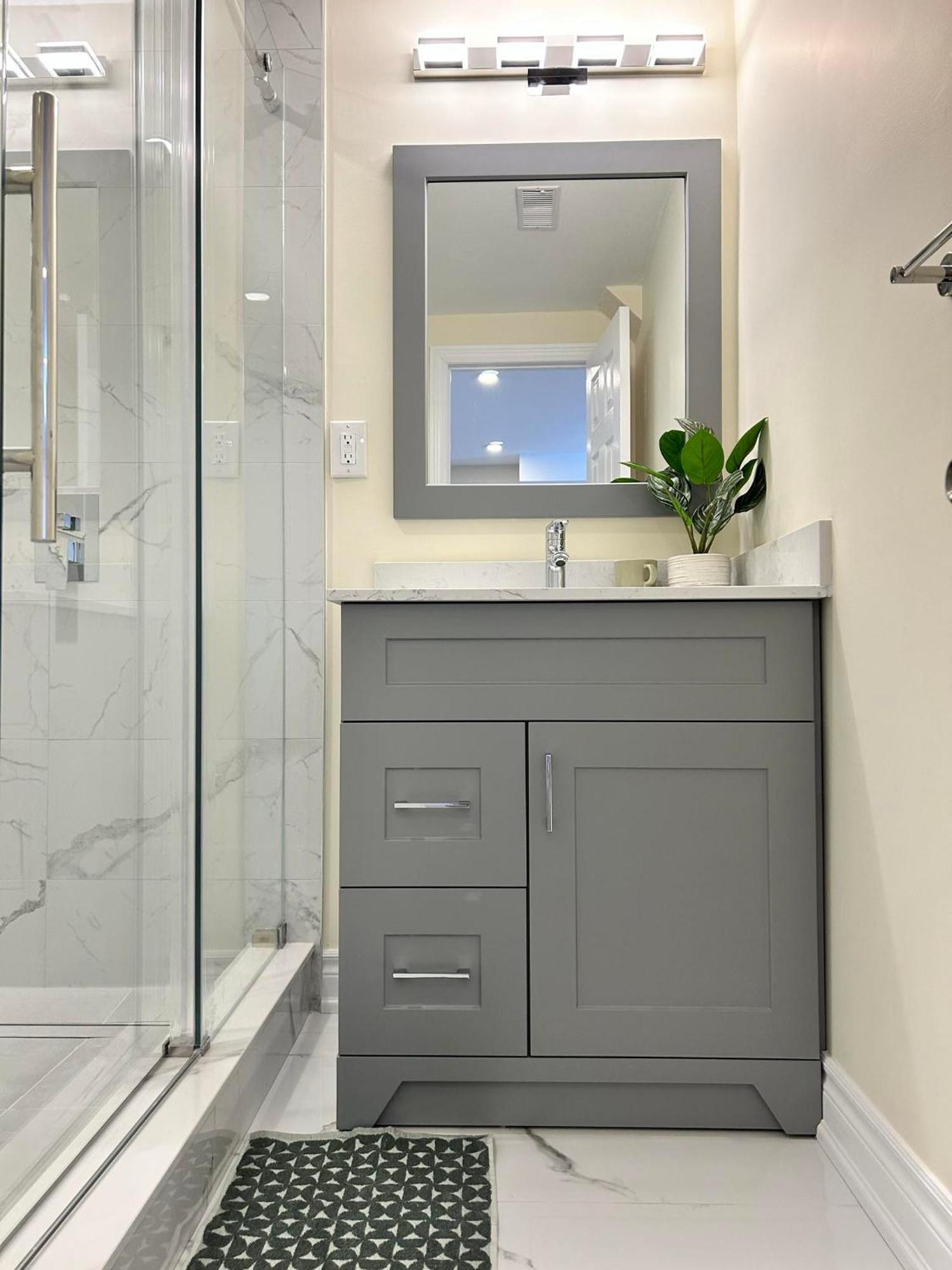 Brand New Lower Home With Exclusive Bathroom Торонто Екстериор снимка